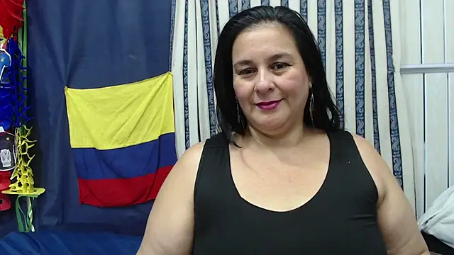 Snapshot of Sharlot_curvy chatting on June 2026 11:43:02 PM Sharlot curvy online show from June 2026 11:43:02 PM