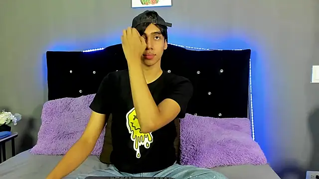 Snapshot of Eros_Lux chatting on May 2026 12:31:01 PM Eros Lux online show from May 2026 12:31:01 PM