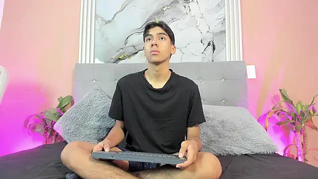 Eros Lux online show from April 2026 12:17:02 PM