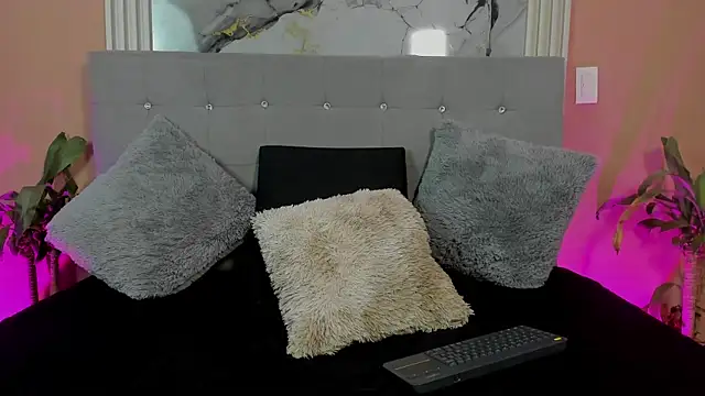 Eros Lux online show from April 2026 12:11:02 PM