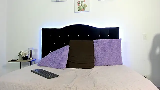 Eros Lux online show from March 2026 10:46:02 PM