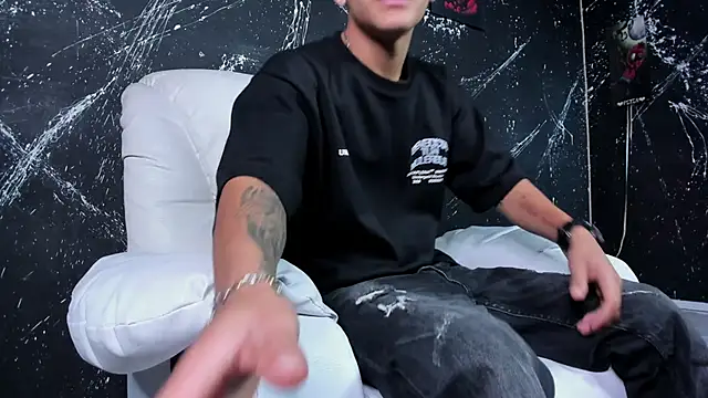 Snapshot of DylanRoyce_ chatting on March 2026 12:34:01 PM DylanRoyce online show from March 2026 12:34:01 PM