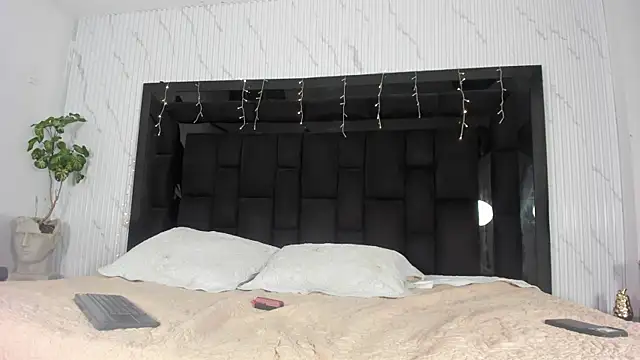 DylanRoyce  online show from April 2026 01:04:02 PM