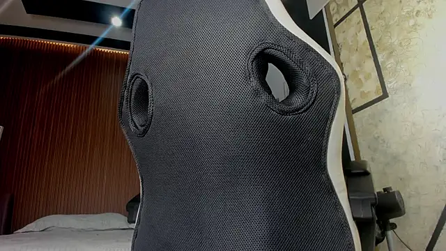 DylanRoyce  online show from April 2026 12:19:02 PM