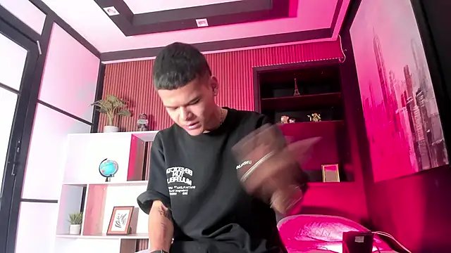 DylanRoyce  online show from April 2026 12:50:01 PM