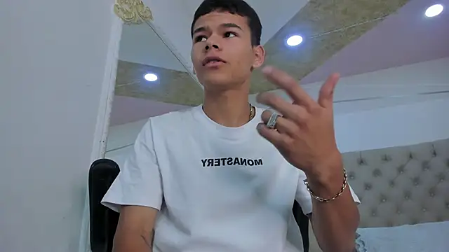 DylanRoyce  online show from March 2026 12:31:01 PM