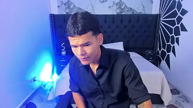 DylanRoyce  online show from March 2026 11:40:02 AM