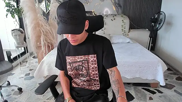 DylanRoyce  online show from March 2026 12:46:01 PM