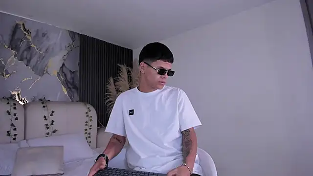 DylanRoyce  online show from March 2026 12:21:03 PM