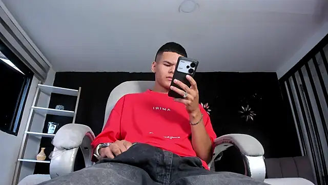 DylanRoyce  online show from April 2026 12:55:02 PM