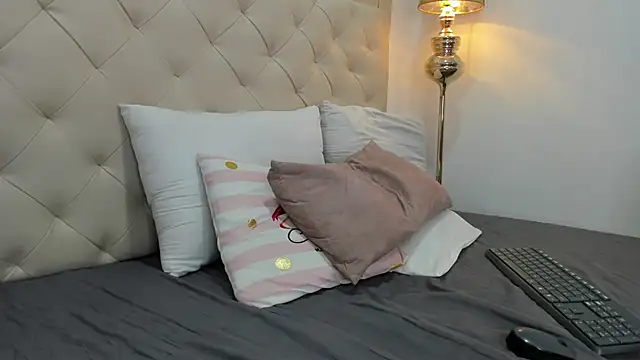 nina joyce online show from March 2026 08:38:02 PM