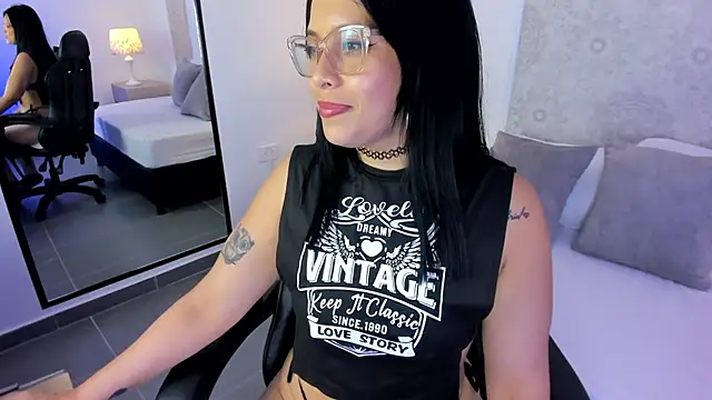 danielle williams  online show from March 2026 11:11:02 PM