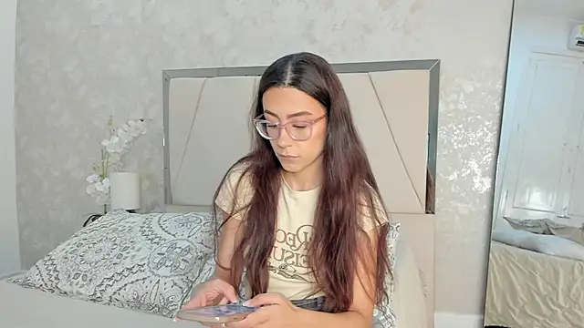 Arii wilde online show from April 2026 04:22:01 PM