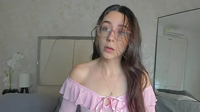 Arii wilde online show from May 2026 12:03:01 PM