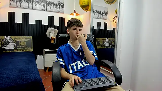 Snapshot of trevor_mob chatting on June 2026 04:28:01 PM trevor mob online show from June 2026 04:28:01 PM