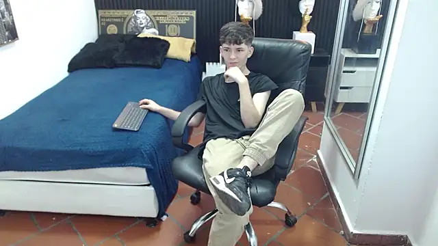 Snapshot of trevor_mob chatting on June 2026 04:52:01 PM trevor mob online show from June 2026 04:52:01 PM