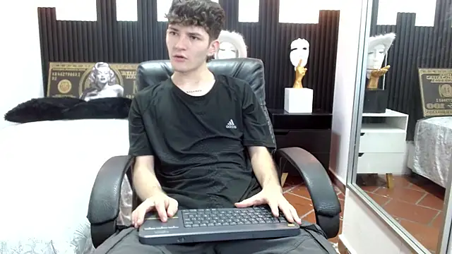 Snapshot of trevor_mob chatting on June 2026 12:11:02 PM trevor mob online show from June 2026 12:11:02 PM