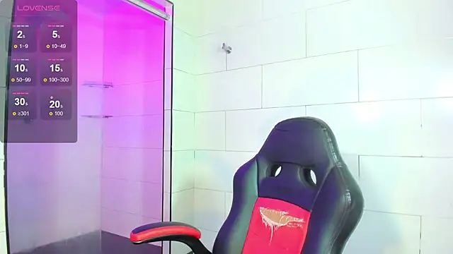 Gema Jones  online show from April 2026 07:32:01 PM