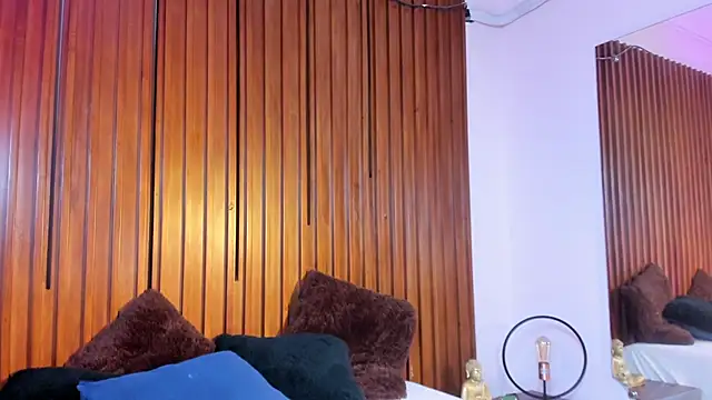 Snapshot of Laila-Miller chatting on March 2026 07:15:01 AM Laila-Miller online show from March 2026 07:15:01 AM