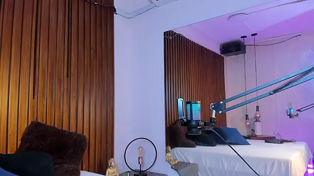 Snapshot of Laila-Miller chatting on March 2026 05:08:02 AM Laila-Miller online show from March 2026 05:08:02 AM