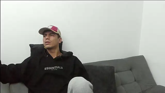 Snapshot of newblood-04 chatting on March 2026 01:12:02 AM newblood-04 online show from March 2026 01:12:02 AM