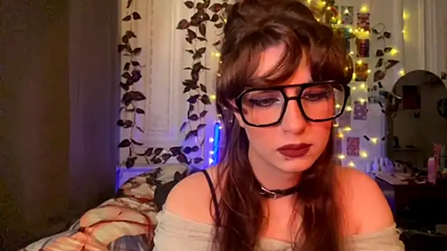 Snapshot of moonvampiq chatting on March 2026 06:04:02 PM moonvampiq online show from March 2026 06:04:02 PM