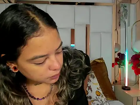 dulce lyraa1 online show from March 2026 10:48:01 PM