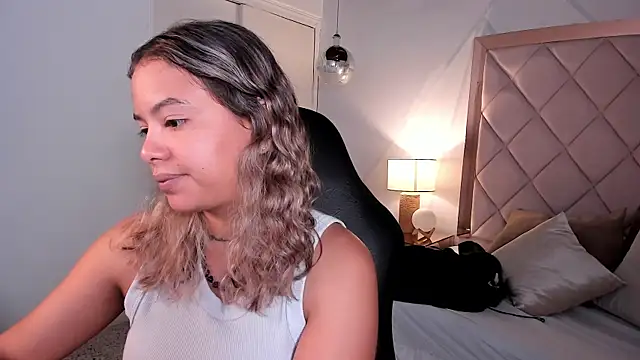 Snapshot of dulce_lyraa1 chatting on July 2026 08:18:02 AM dulce lyraa1 online show from July 2026 08:18:02 AM