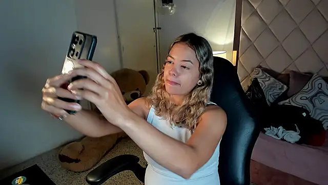 Snapshot of dulce_lyraa1 chatting on June 2026 05:24:01 AM dulce lyraa1 online show from June 2026 05:24:01 AM