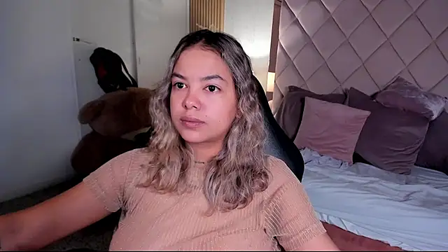 Snapshot of dulce_lyraa1 chatting on July 2026 06:15:01 AM dulce lyraa1 online show from July 2026 06:15:01 AM