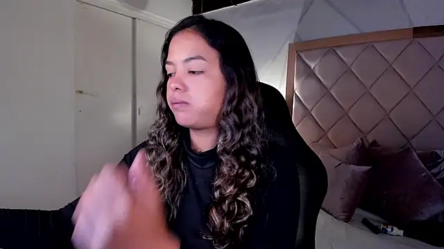 Snapshot of dulce_lyraa1 chatting on June 2026 04:29:02 AM dulce lyraa1 online show from June 2026 04:29:02 AM