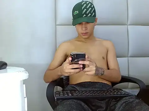 Hollmanhot online show from March 2026 02:33:02 AM