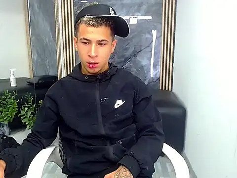 Hollmanhot online show from April 2026 02:17:01 AM