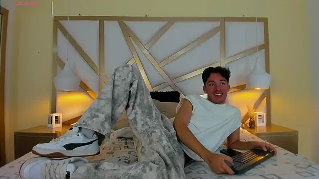 Austin Reedss online show from April 2026 08:31:01 PM