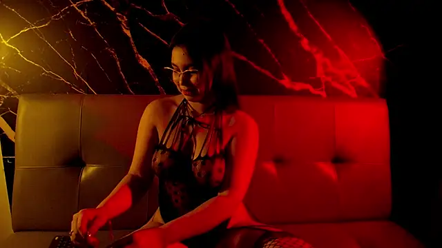 Snapshot of venus_laurent chatting on February 2026 10:05:01 AM venus laurent online show from February 2026 10:05:01 AM