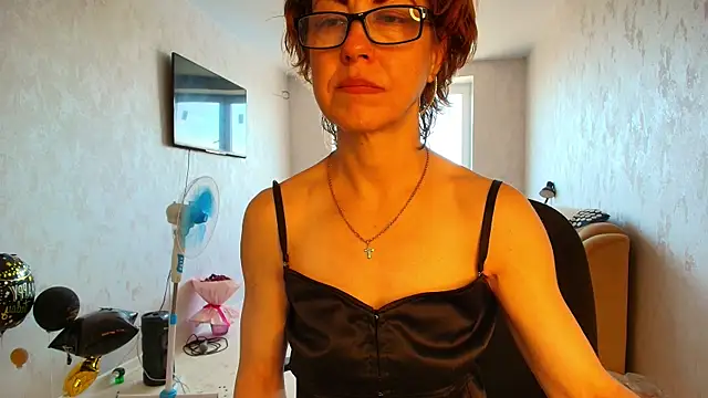 Snapshot of LioraWeiss chatting on May 2026 07:07:02 AM LioraWeiss online show from May 2026 07:07:02 AM
