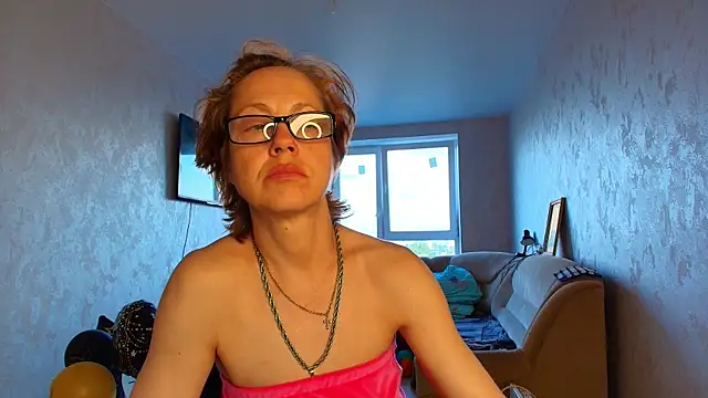 Snapshot of LioraWeiss chatting on May 2026 03:44:02 PM LioraWeiss online show from May 2026 03:44:02 PM