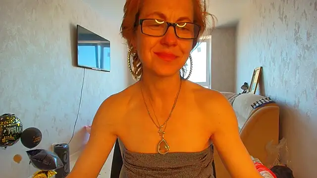 Snapshot of LioraWeiss chatting on May 2026 09:30:01 AM LioraWeiss online show from May 2026 09:30:01 AM
