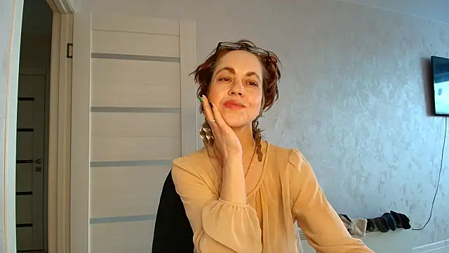 Snapshot of LioraWeiss chatting on April 2026 10:30:02 AM LioraWeiss online show from April 2026 10:30:02 AM