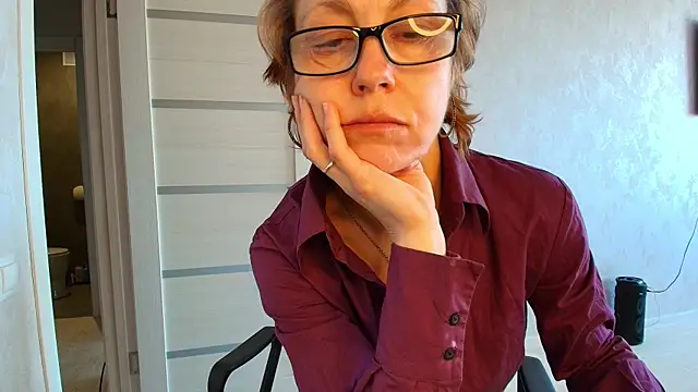 Snapshot of LioraWeiss chatting on May 2026 07:11:01 AM LioraWeiss online show from May 2026 07:11:01 AM
