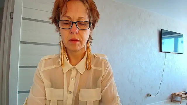 Snapshot of LioraWeiss chatting on May 2026 05:33:01 AM LioraWeiss online show from May 2026 05:33:01 AM