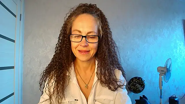Snapshot of LioraWeiss chatting on June 2026 02:33:01 PM LioraWeiss online show from June 2026 02:33:01 PM