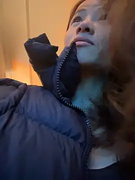 Mia-lp online show from April 2026 03:28:01 PM