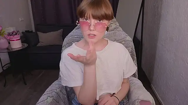  DreamLuna1  online show from March 2026 01:45:01 PM