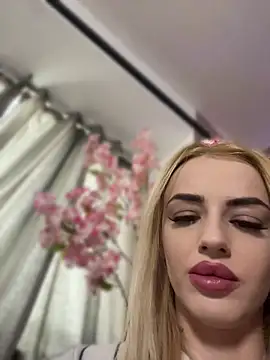 Snapshot of elektra_star chatting on May 2026 11:18:01 AM elektra star online show from May 2026 11:18:01 AM