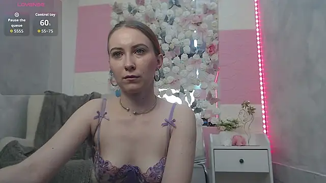 EmberLuna  online show from May 2026 06:20:01 AM