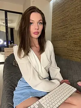 AliceVelour online show from June 2026 06:46:02 PM