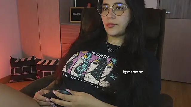 Snapshot of Mara_HugeAss chatting on June 2026 04:34:02 AM Mara HugeAss online show from June 2026 04:34:02 AM