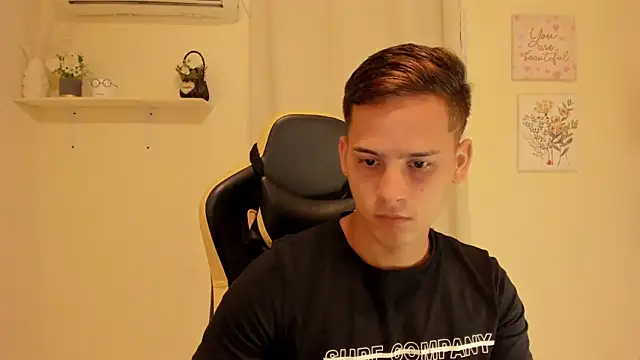 sexy andres01 online show from June 2026 10:04:01 PM