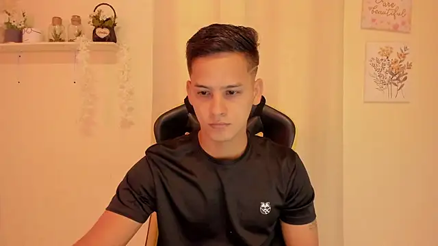 sexy andres01 online show from April 2026 02:47:02 PM